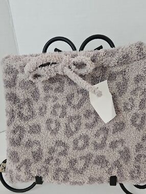Barefoot Dreams |NWOT Women's Gray Animal Print Cozy Chic Travel Accessories Bag